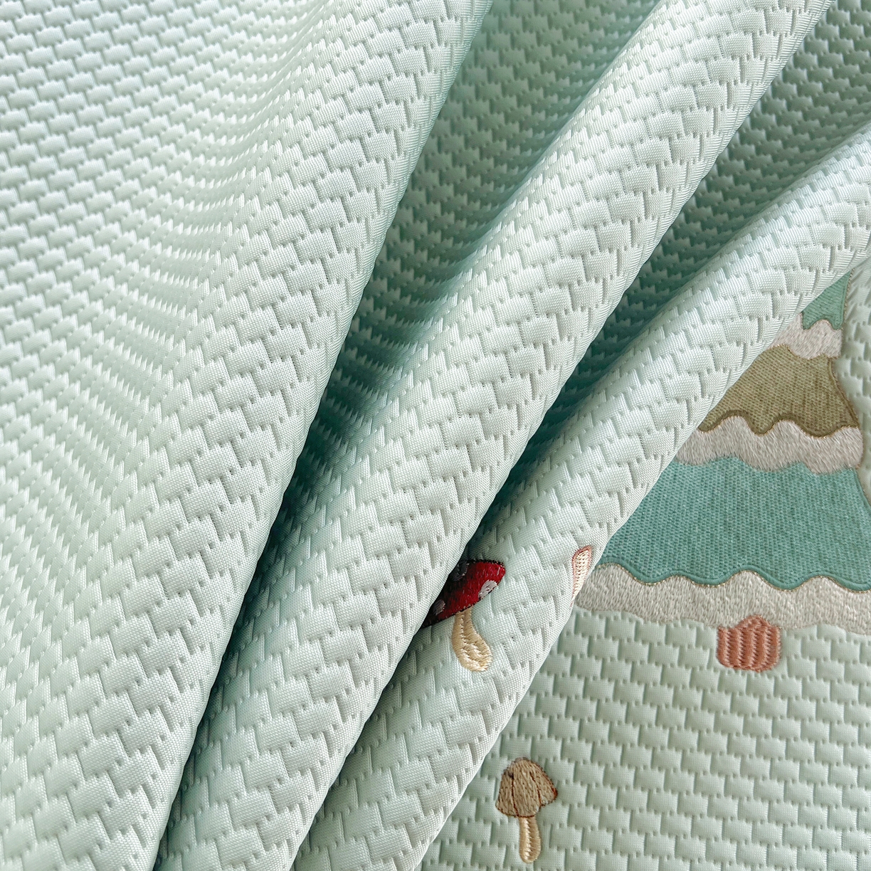 91家纺网 家纺一手货源 找家纺 卡初家居（原微来） 2026春夏新款A类乙纶凉豆豆凉感席绣花席凉席席子-魔方系列 幸运树