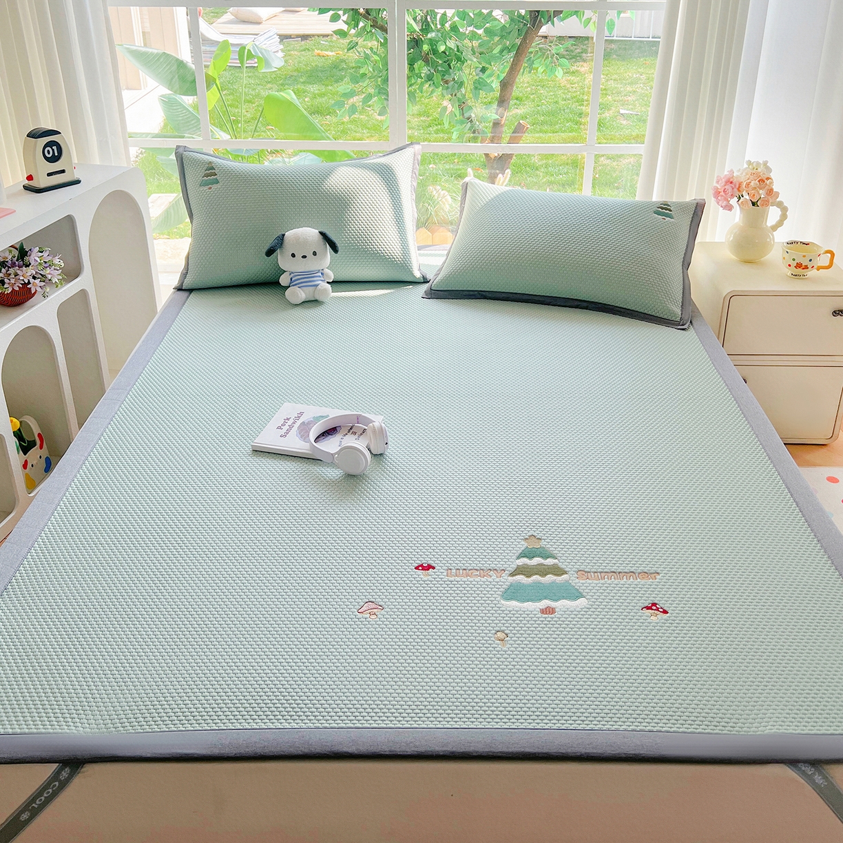 91家纺网 家纺一手货源 找家纺 卡初家居（原微来） 2026春夏新款A类乙纶凉豆豆凉感席绣花席凉席席子-魔方系列 幸运树