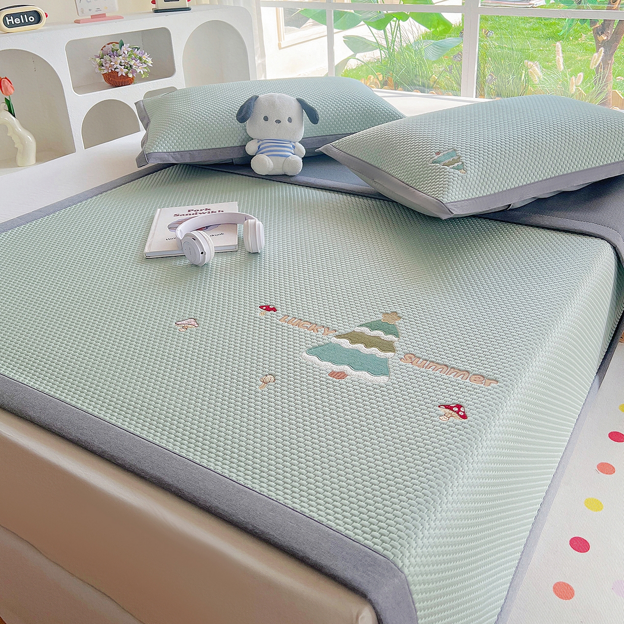 91家纺网 家纺一手货源 找家纺 卡初家居（原微来） 2026春夏新款A类乙纶凉豆豆凉感席绣花席凉席席子-魔方系列 幸运树