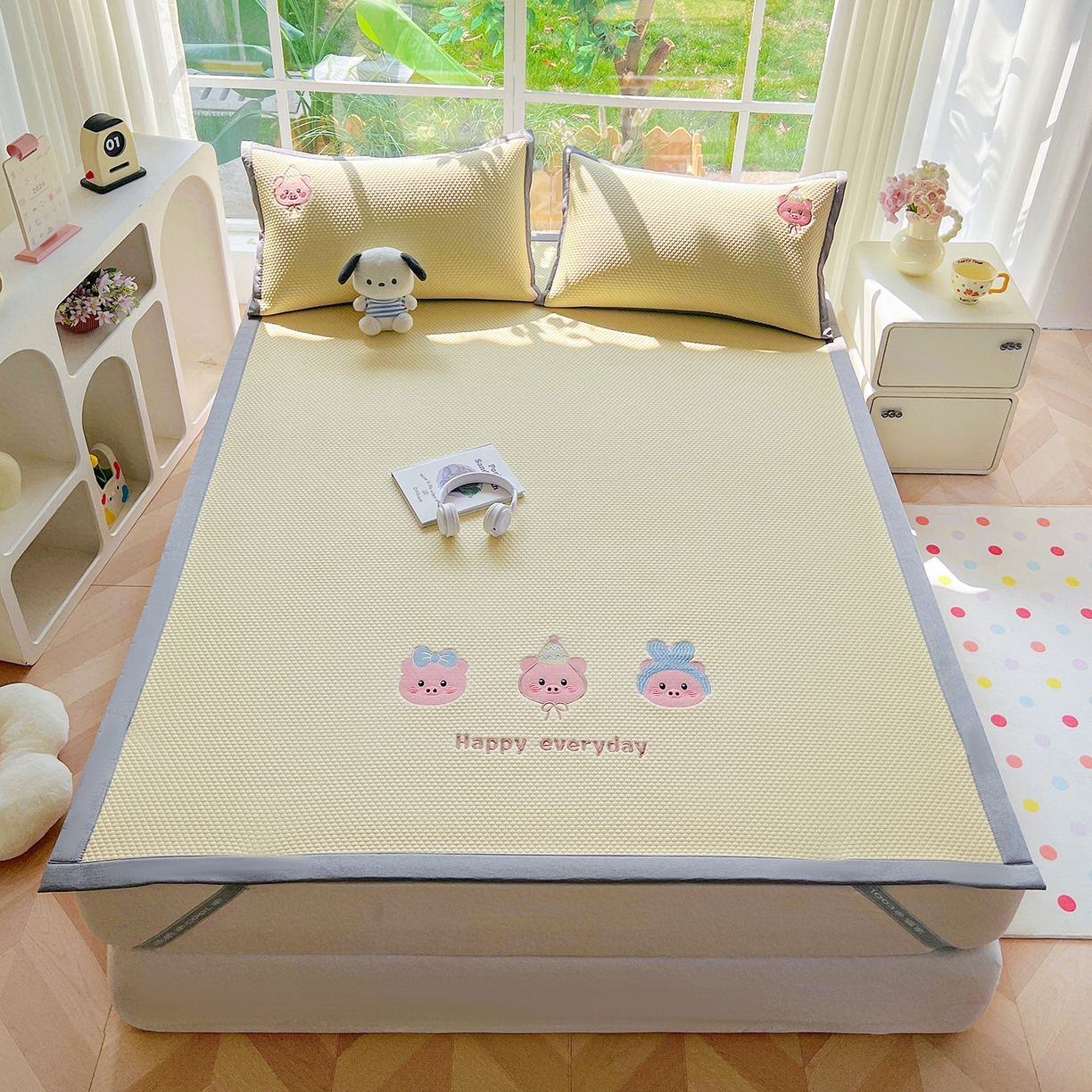 91家纺网 家纺一手货源 找家纺 卡初家居（原微来） 2026春夏新款A类乙纶凉豆豆凉感席绣花席凉席席子-魔方系列 猪猪侠