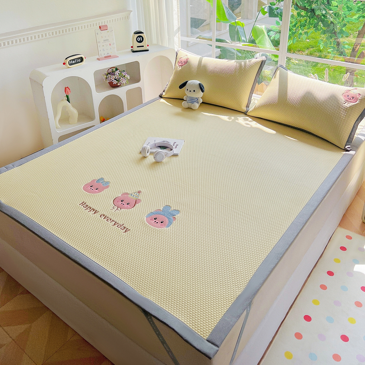 91家纺网 家纺一手货源 找家纺 卡初家居（原微来） 2026春夏新款A类乙纶凉豆豆凉感席绣花席凉席席子-魔方系列 猪猪侠