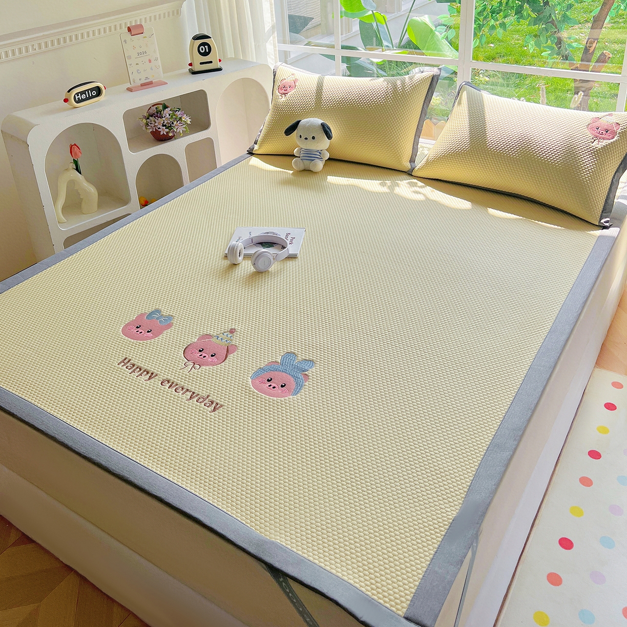 91家纺网 家纺一手货源 找家纺 卡初家居（原微来） 2026春夏新款A类乙纶凉豆豆凉感席绣花席凉席席子-魔方系列 猪猪侠