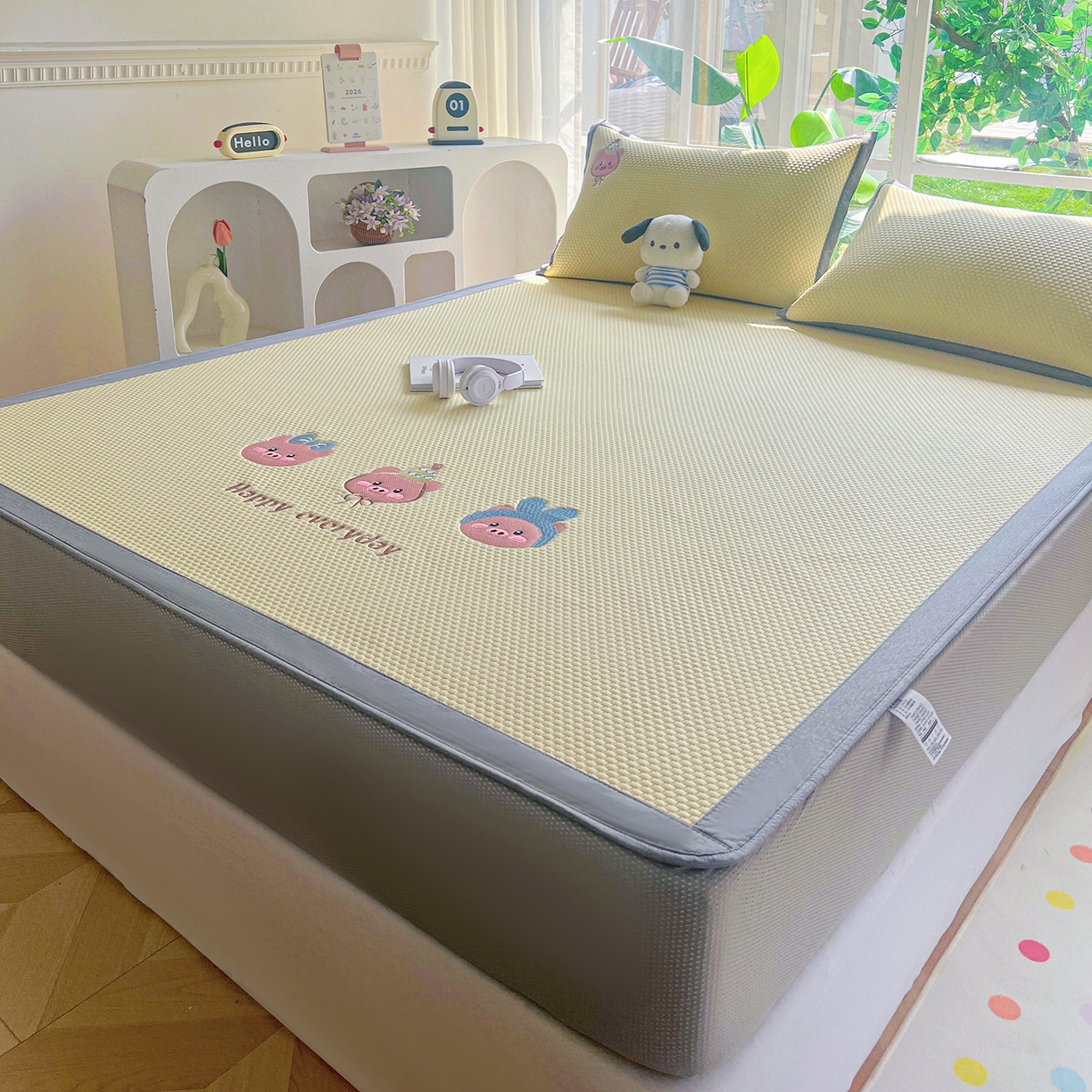 91家纺网 家纺一手货源 找家纺 卡初家居（原微来） 2026春夏新款A类乙纶凉豆豆凉感席绣花席凉席席子-魔方系列 猪猪侠