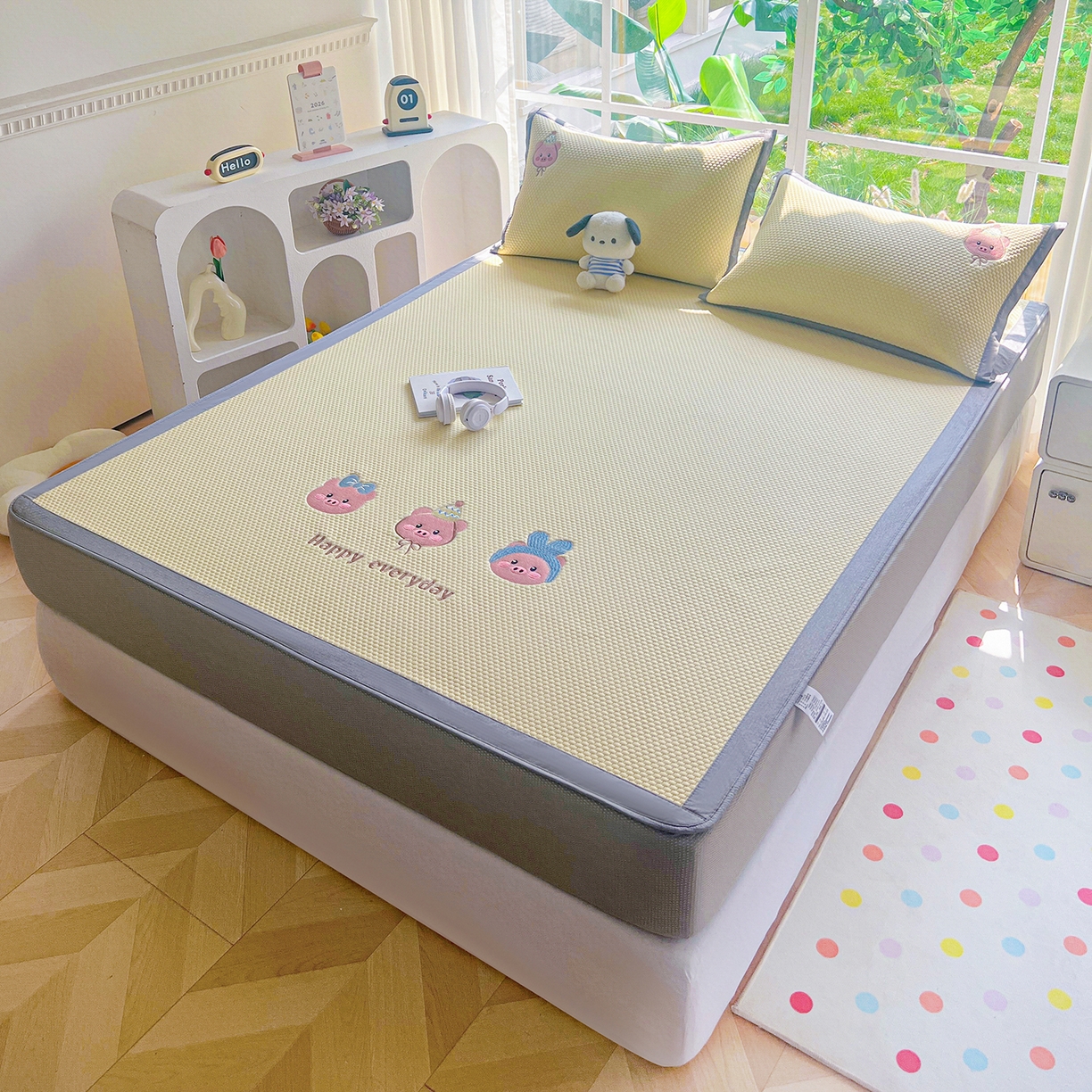 91家纺网 家纺一手货源 找家纺 卡初家居（原微来） 2026春夏新款A类乙纶凉豆豆凉感席绣花席凉席席子-魔方系列 猪猪侠