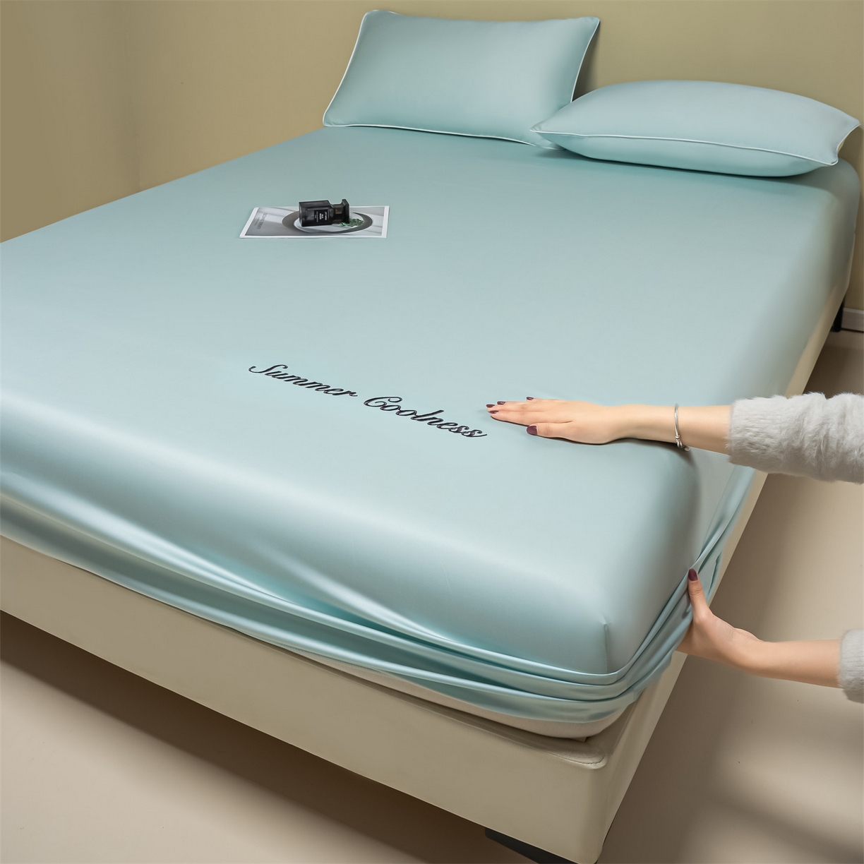 91家纺网 家纺一手货源 找家纺 （总）美澳家纺 2026春夏新款纯色刺绣凉感水洗冰丝真丝床笠三件套