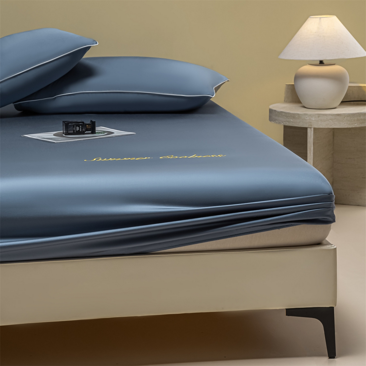 91家纺网 家纺一手货源 找家纺 美澳家纺 2026春夏新款纯色刺绣凉感水洗冰丝真丝床笠三件套 宾利兰