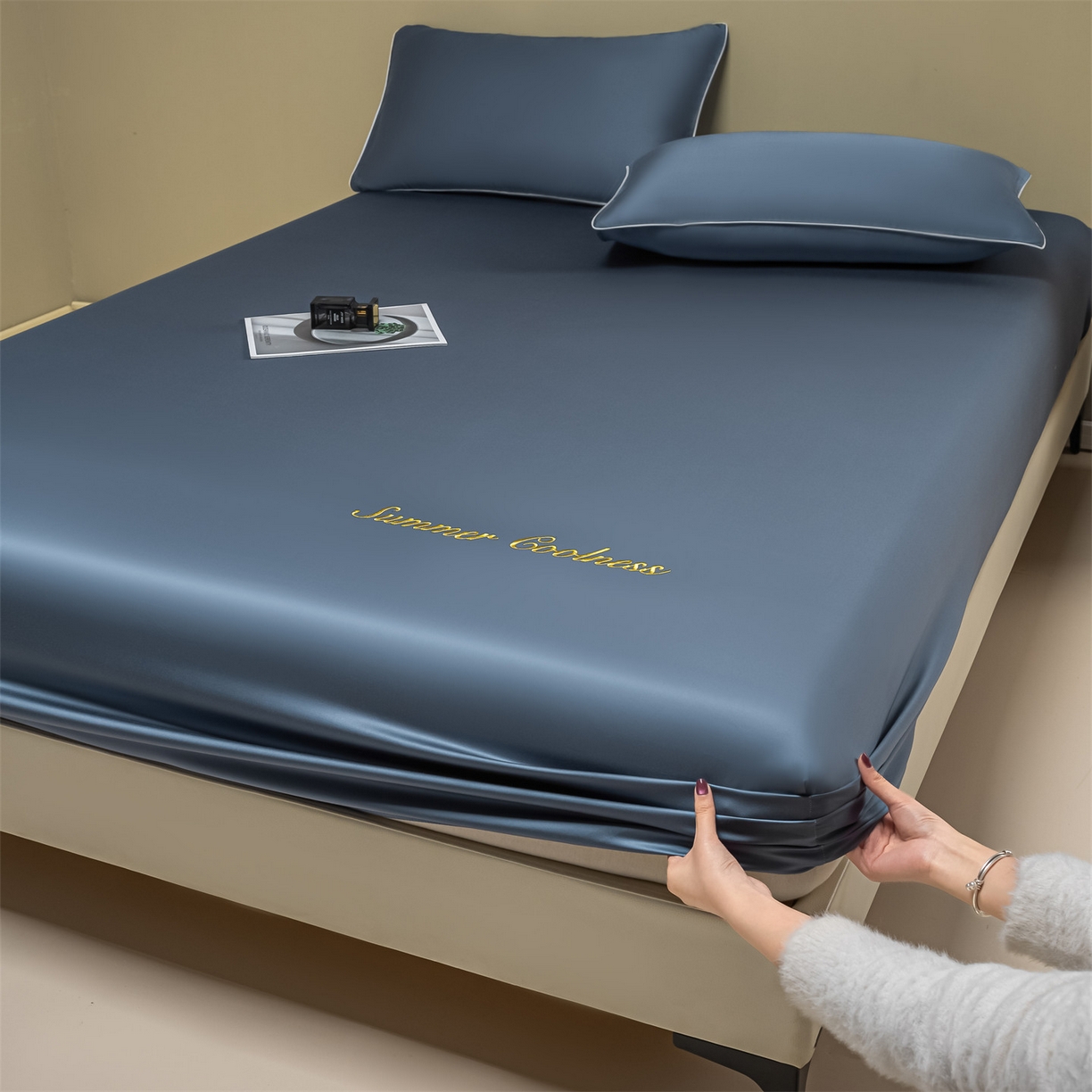 91家纺网 家纺一手货源 找家纺 美澳家纺 2026春夏新款纯色刺绣凉感水洗冰丝真丝床笠三件套 宾利兰