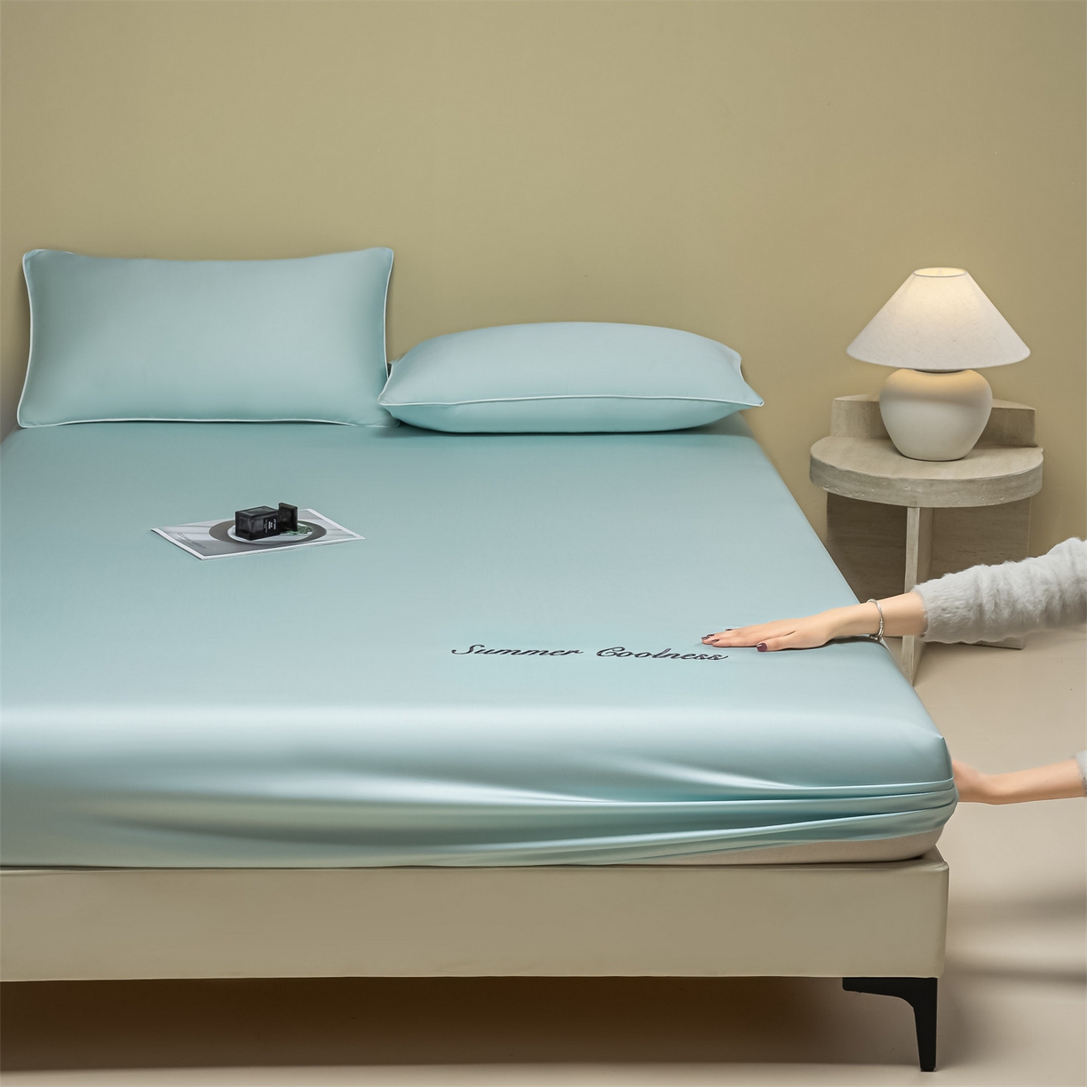 91家纺网 家纺一手货源 找家纺 美澳家纺 2026春夏新款纯色刺绣凉感水洗冰丝真丝床笠三件套 冰川蓝