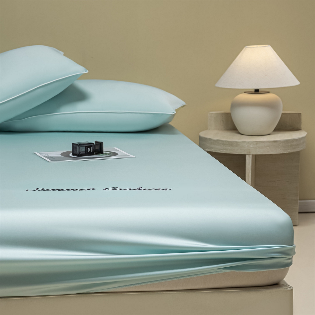 91家纺网 家纺一手货源 找家纺 美澳家纺 2026春夏新款纯色刺绣凉感水洗冰丝真丝床笠三件套 冰川蓝