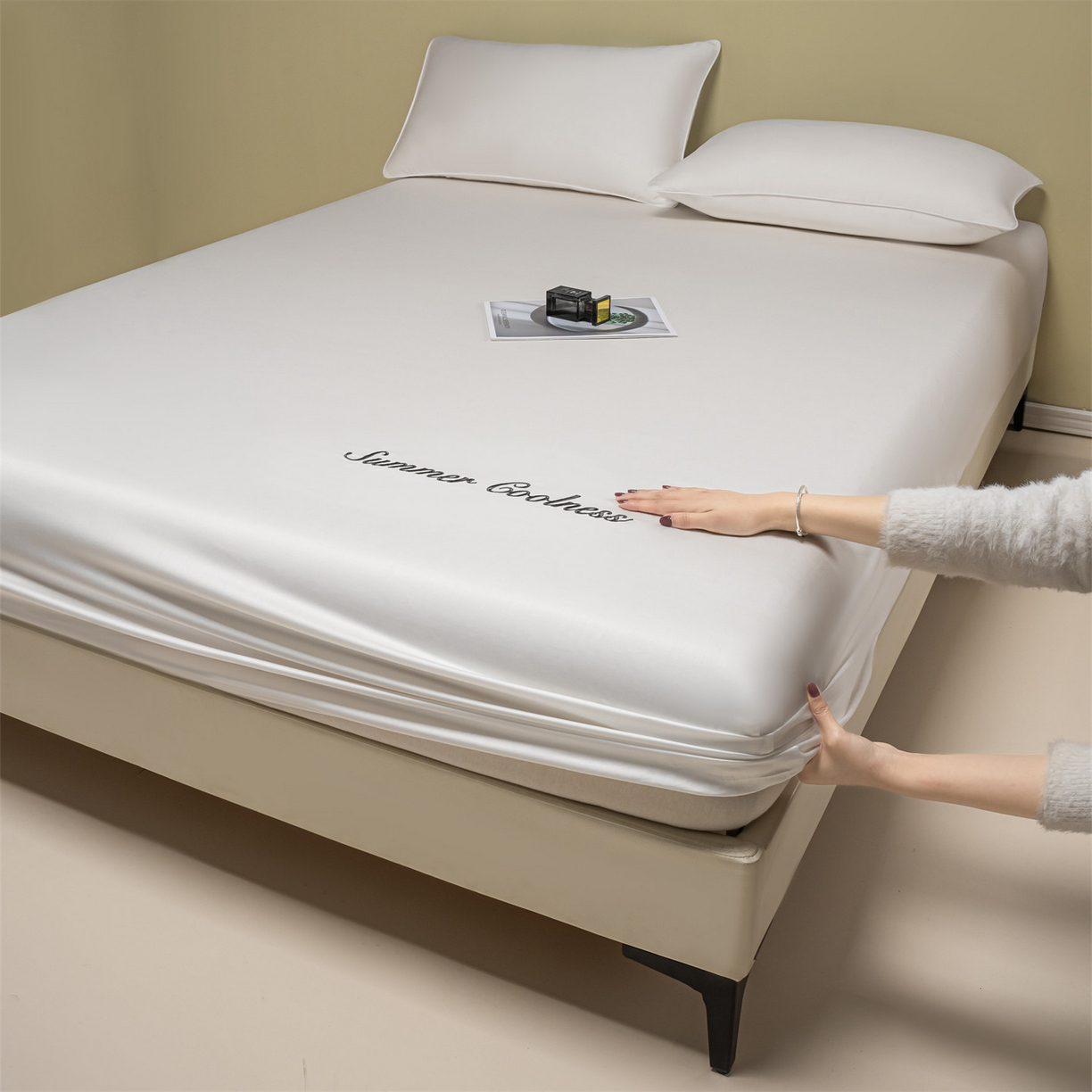 美澳家纺 2026春夏新款纯色刺绣凉感水洗冰丝真丝床笠三件套 贵族白