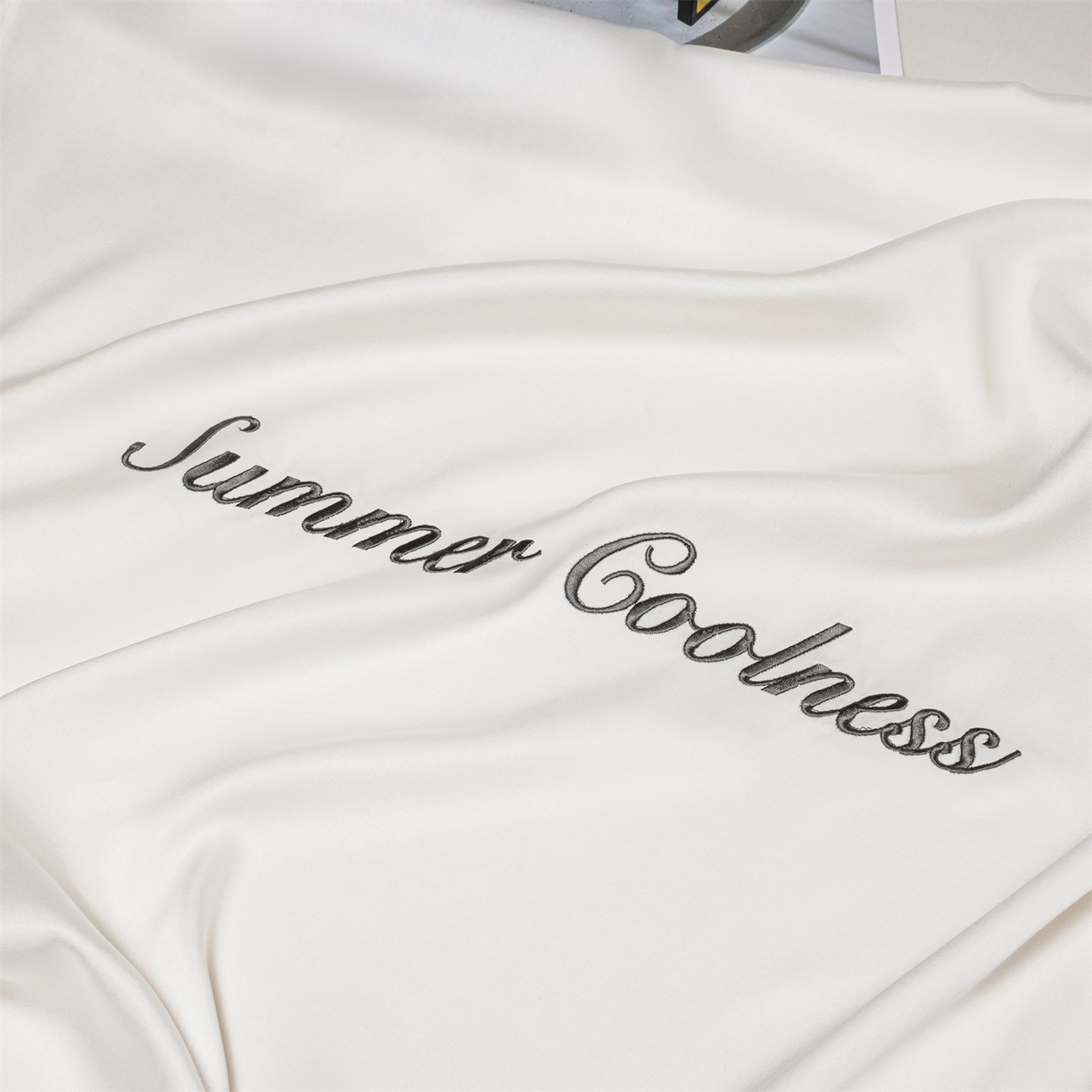 91家纺网 家纺一手货源 找家纺 美澳家纺 2026春夏新款纯色刺绣凉感水洗冰丝真丝床笠三件套 贵族白