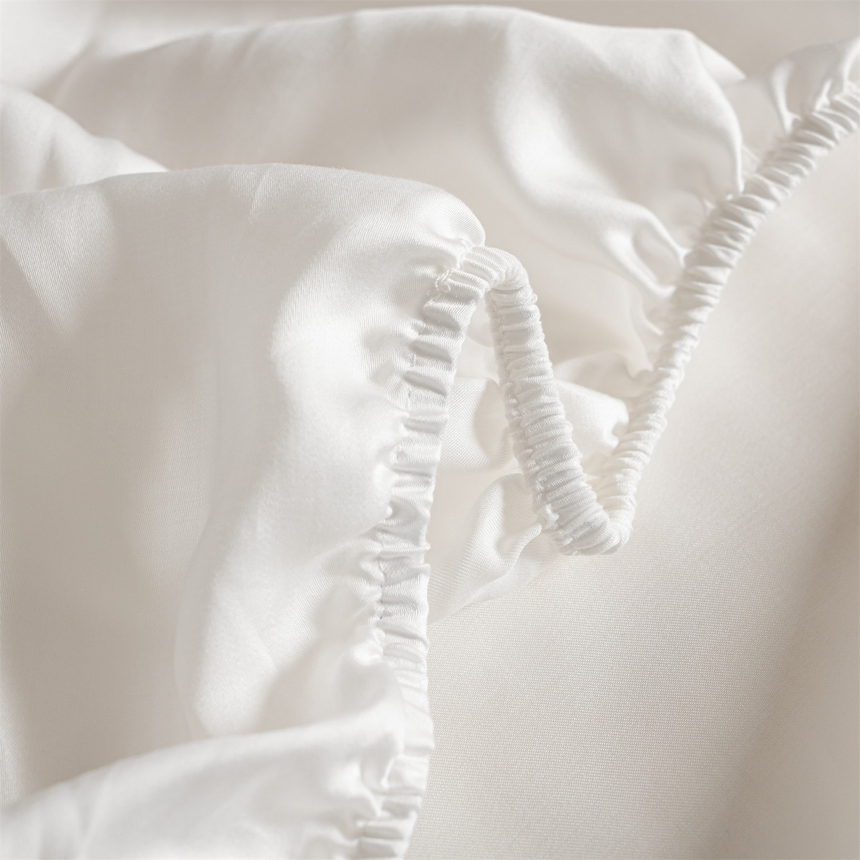 91家纺网 家纺一手货源 找家纺 美澳家纺 2026春夏新款纯色刺绣凉感水洗冰丝真丝床笠三件套 贵族白