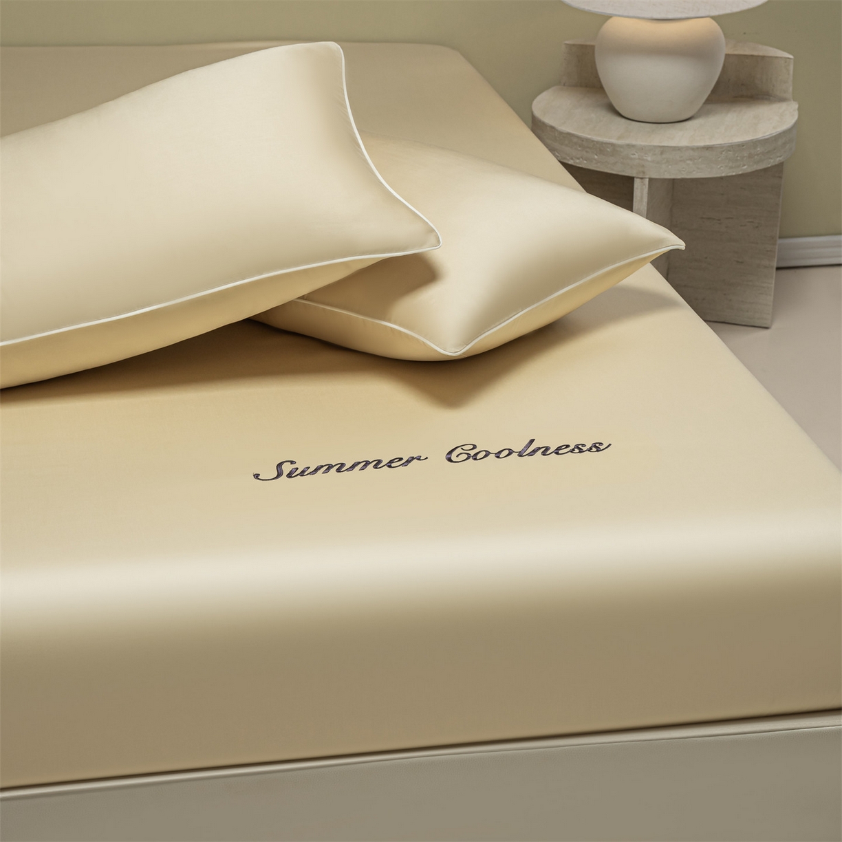 91家纺网 家纺一手货源 找家纺 美澳家纺 2026春夏新款纯色刺绣凉感水洗冰丝真丝床笠三件套 奶酪黄