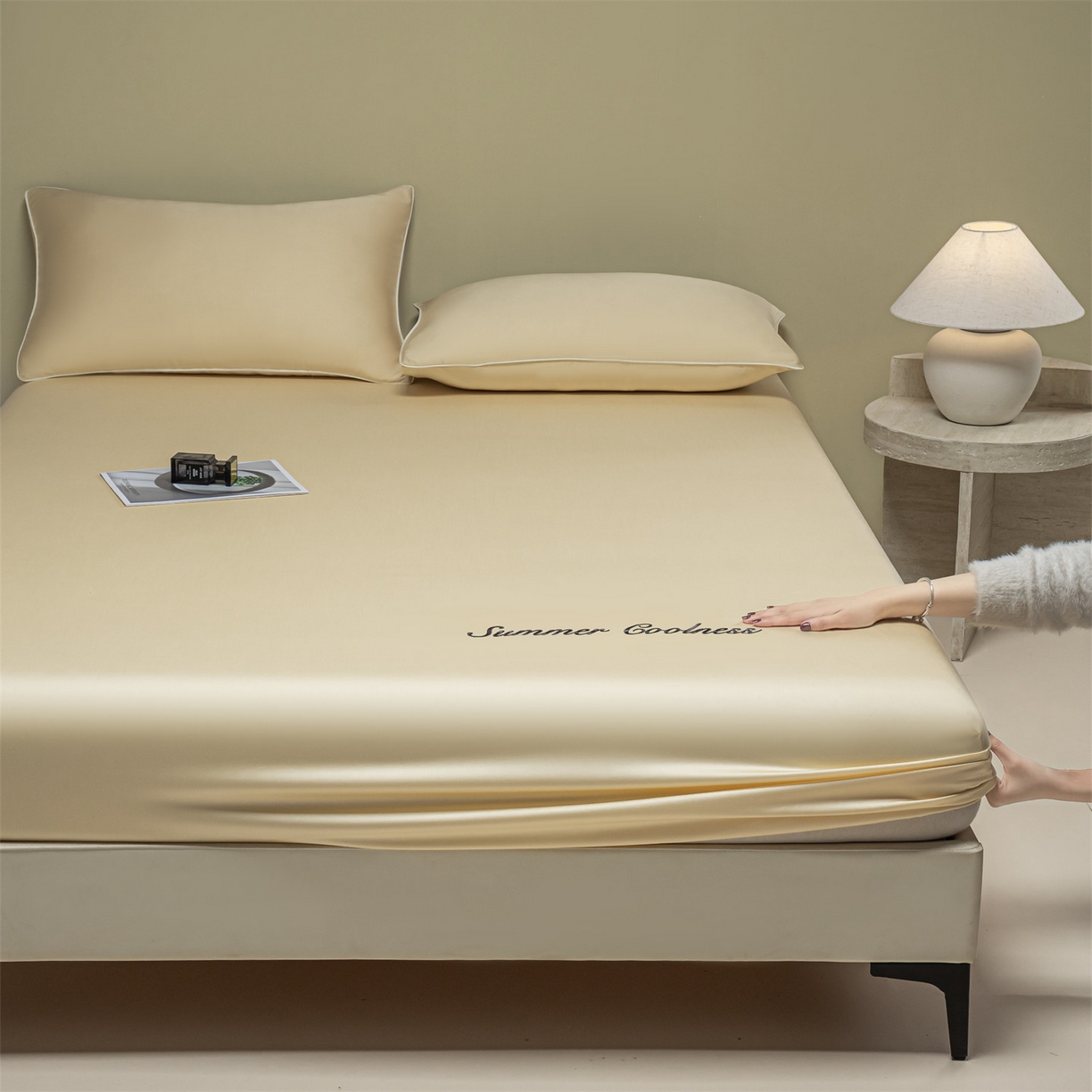 91家纺网 家纺一手货源 找家纺 美澳家纺 2026春夏新款纯色刺绣凉感水洗冰丝真丝床笠三件套 奶酪黄