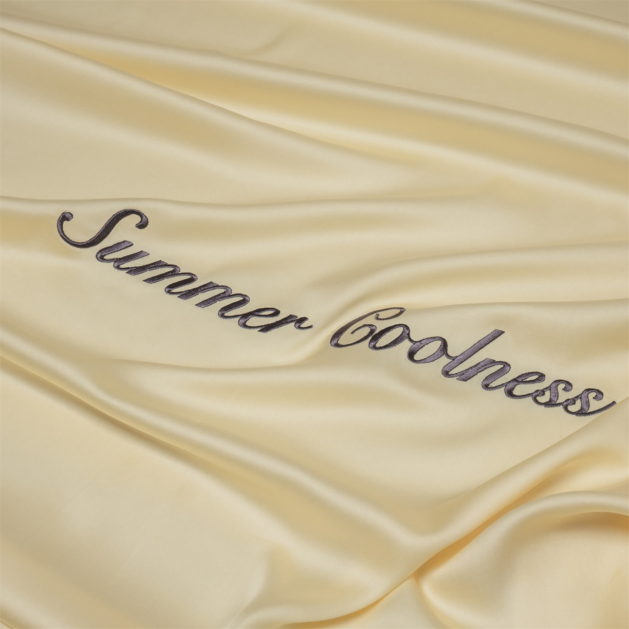 91家纺网 家纺一手货源 找家纺 美澳家纺 2026春夏新款纯色刺绣凉感水洗冰丝真丝床笠三件套 奶酪黄