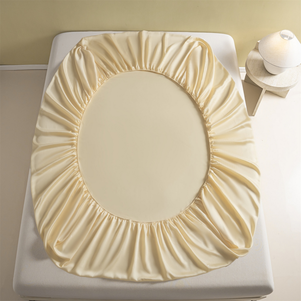 91家纺网 家纺一手货源 找家纺 美澳家纺 2026春夏新款纯色刺绣凉感水洗冰丝真丝床笠三件套 奶酪黄