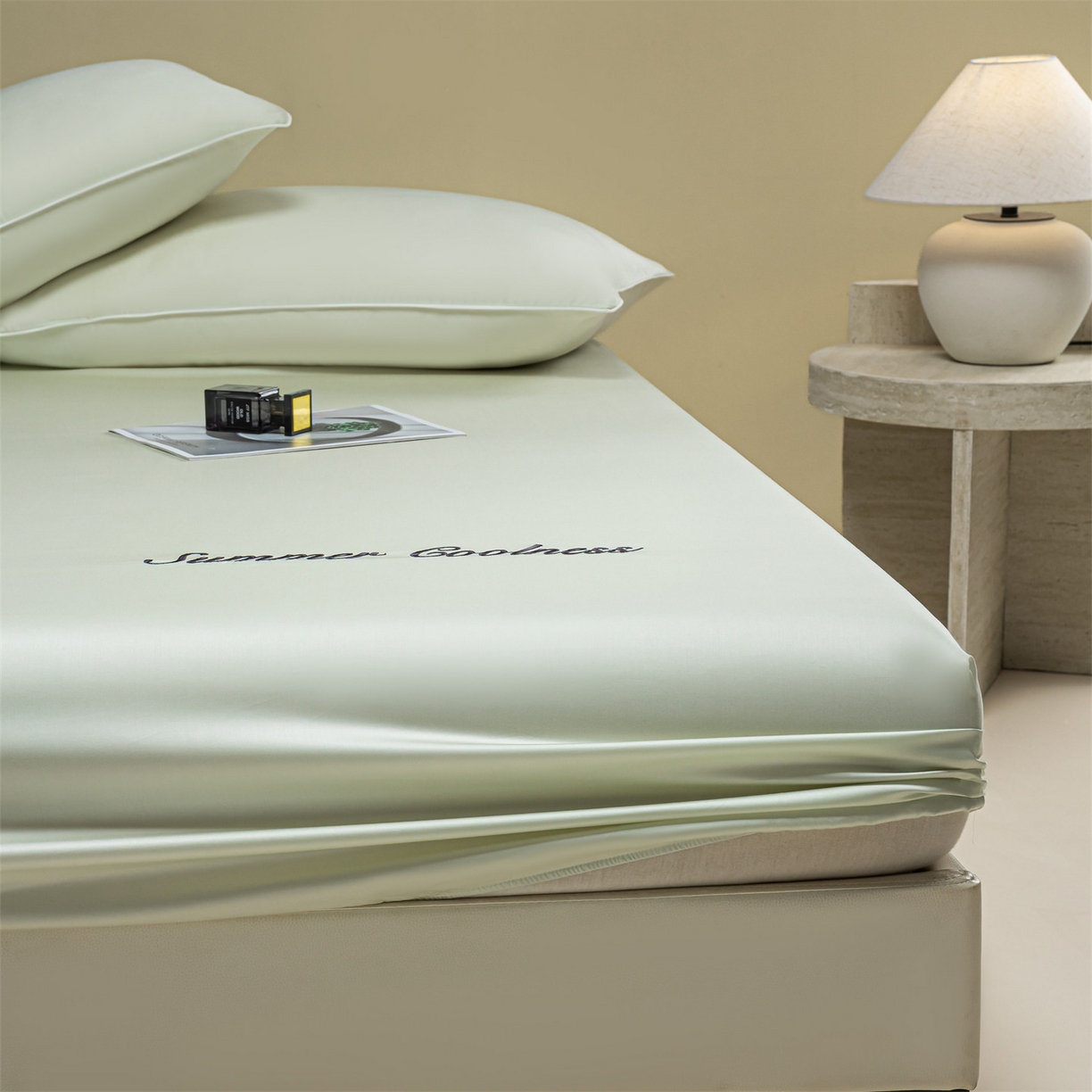 91家纺网 家纺一手货源 找家纺 美澳家纺 2026春夏新款纯色刺绣凉感水洗冰丝真丝床笠三件套 嫩牙绿