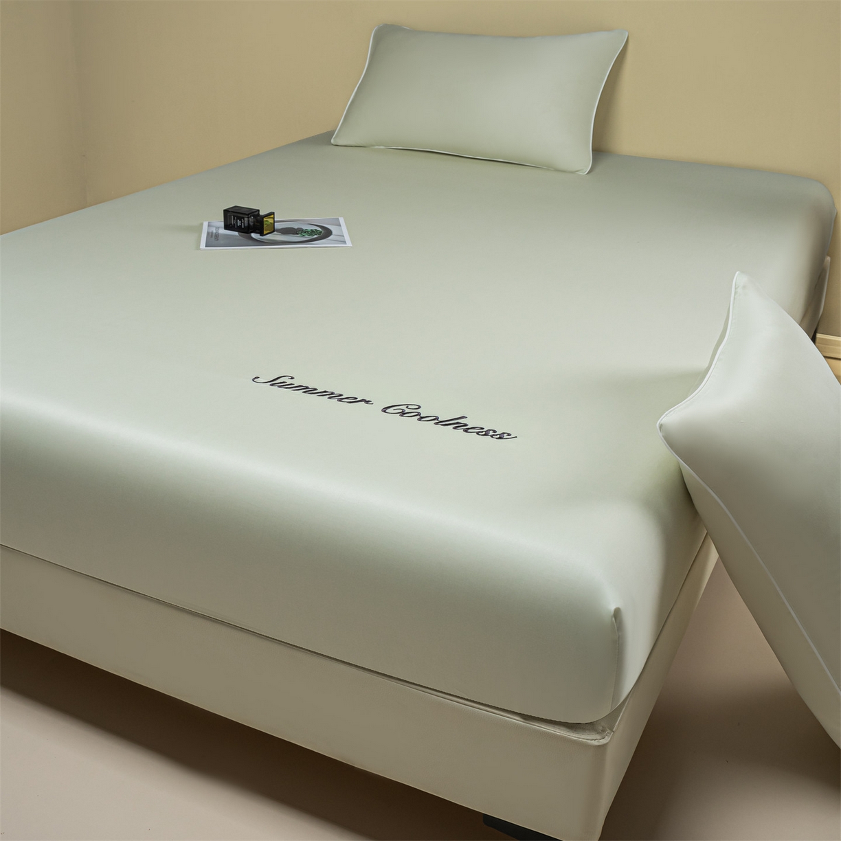 91家纺网 家纺一手货源 找家纺 美澳家纺 2026春夏新款纯色刺绣凉感水洗冰丝真丝床笠三件套 嫩牙绿