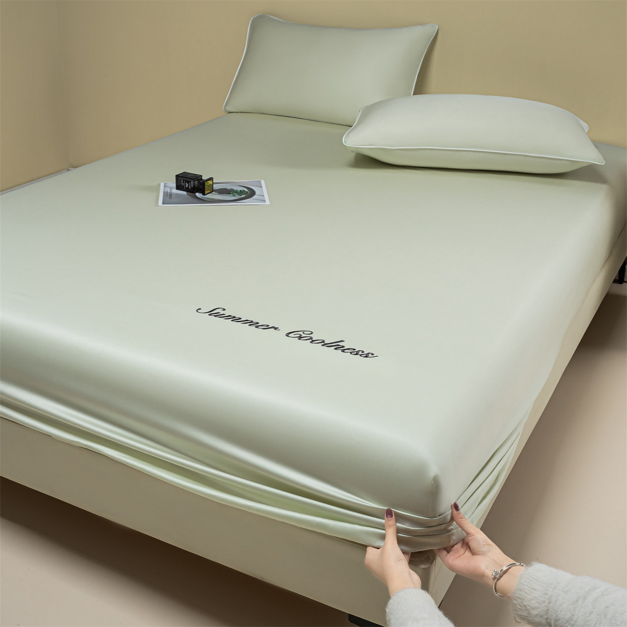 91家纺网 家纺一手货源 找家纺 美澳家纺 2026春夏新款纯色刺绣凉感水洗冰丝真丝床笠三件套 嫩牙绿