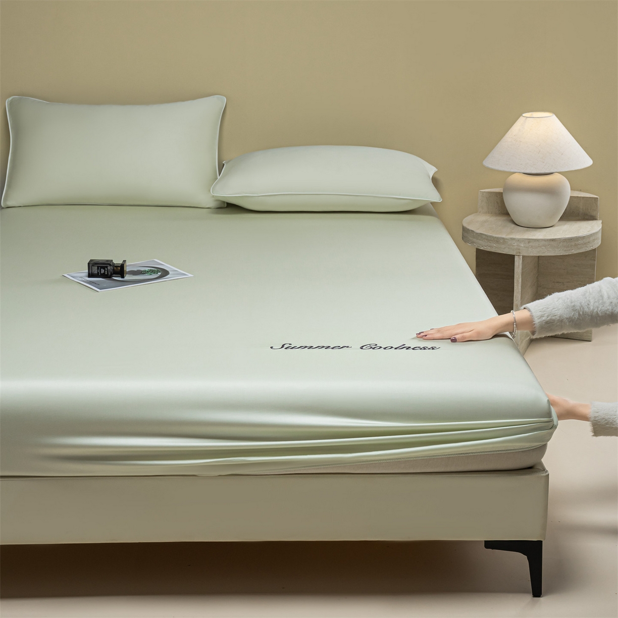 91家纺网 家纺一手货源 找家纺 美澳家纺 2026春夏新款纯色刺绣凉感水洗冰丝真丝床笠三件套 嫩牙绿