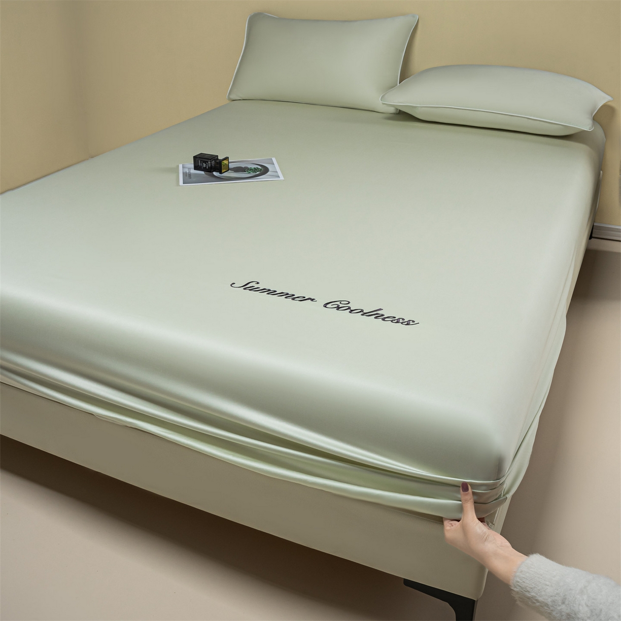 91家纺网 家纺一手货源 找家纺 美澳家纺 2026春夏新款纯色刺绣凉感水洗冰丝真丝床笠三件套 嫩牙绿