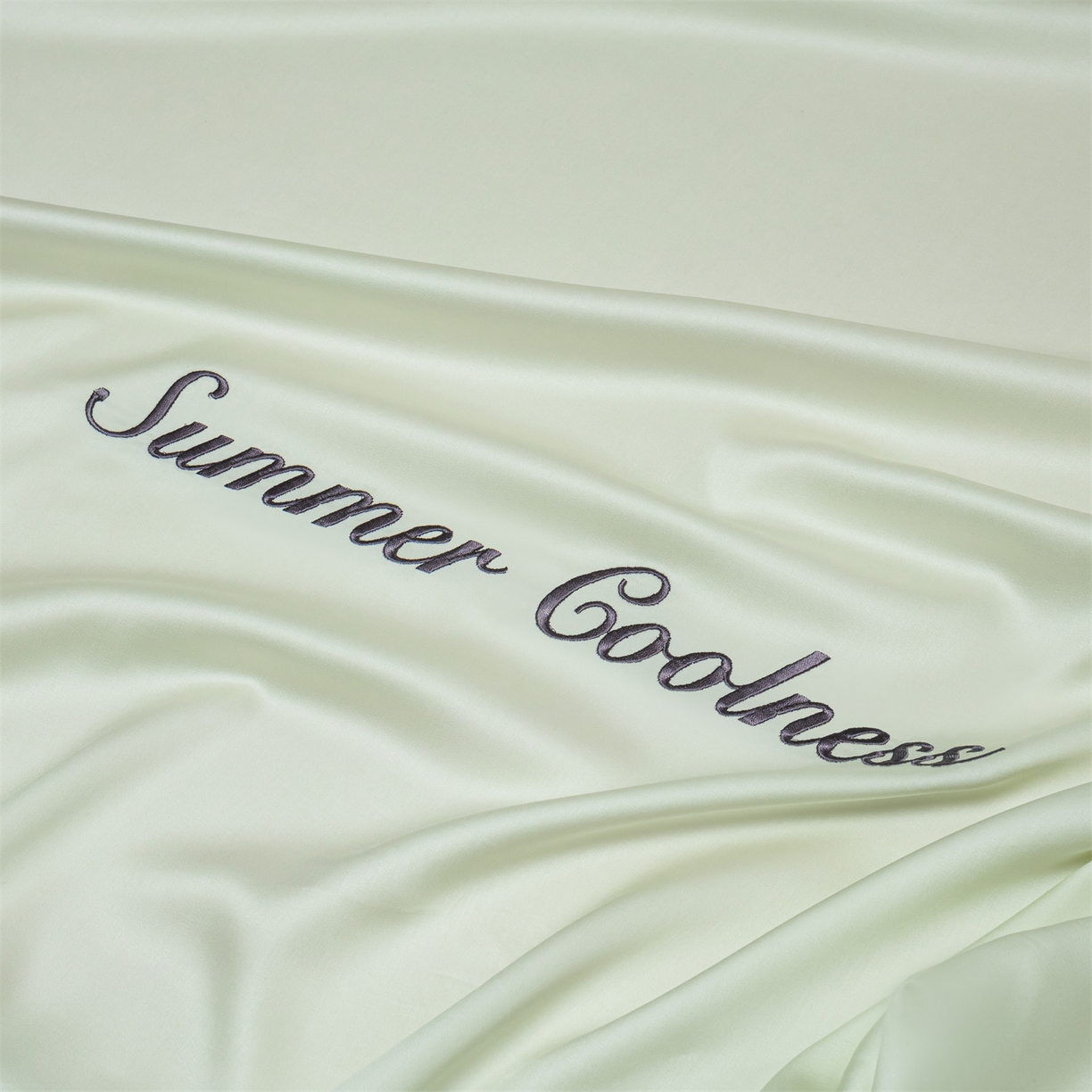 91家纺网 家纺一手货源 找家纺 美澳家纺 2026春夏新款纯色刺绣凉感水洗冰丝真丝床笠三件套 嫩牙绿