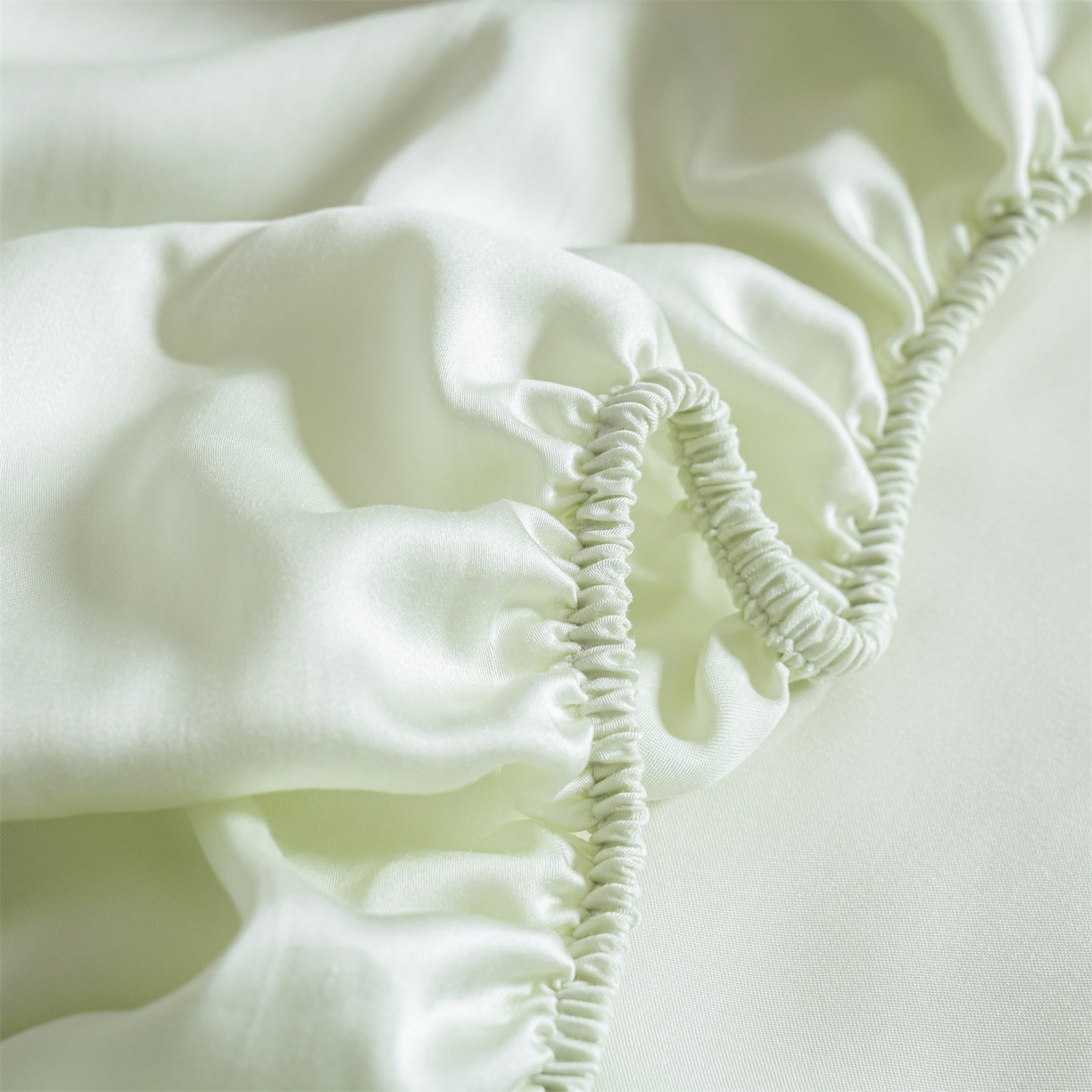 91家纺网 家纺一手货源 找家纺 美澳家纺 2026春夏新款纯色刺绣凉感水洗冰丝真丝床笠三件套 嫩牙绿