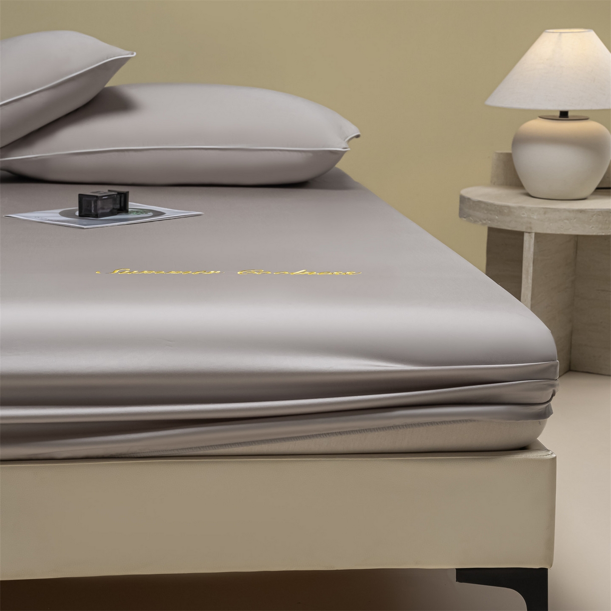 91家纺网 家纺一手货源 找家纺 美澳家纺 2026春夏新款纯色刺绣凉感水洗冰丝真丝床笠三件套 绅士灰