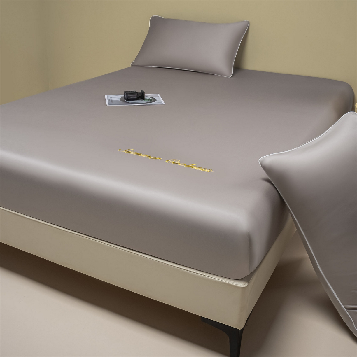 91家纺网 家纺一手货源 找家纺 美澳家纺 2026春夏新款纯色刺绣凉感水洗冰丝真丝床笠三件套 绅士灰