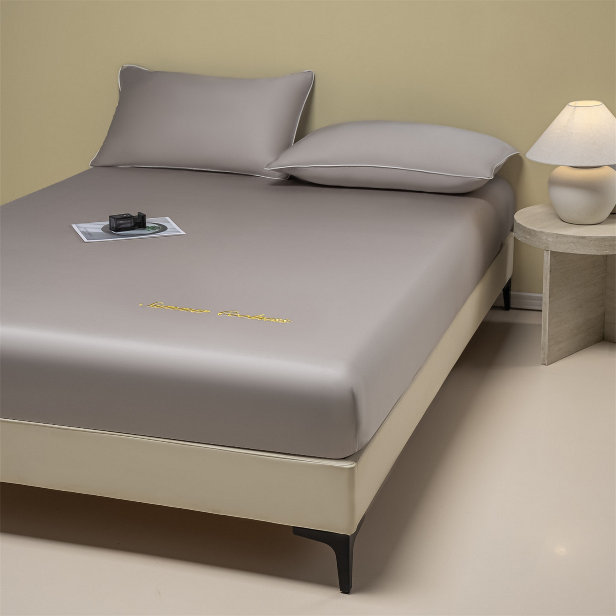 91家纺网 家纺一手货源 找家纺 美澳家纺 2026春夏新款纯色刺绣凉感水洗冰丝真丝床笠三件套 绅士灰