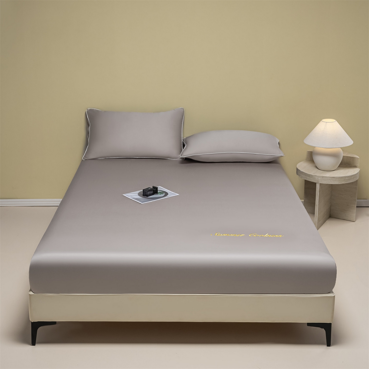 91家纺网 家纺一手货源 找家纺 美澳家纺 2026春夏新款纯色刺绣凉感水洗冰丝真丝床笠三件套 绅士灰