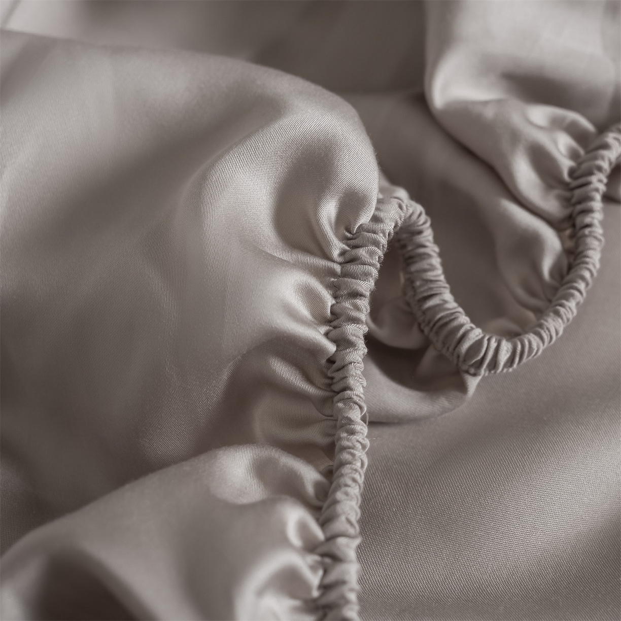 91家纺网 家纺一手货源 找家纺 美澳家纺 2026春夏新款纯色刺绣凉感水洗冰丝真丝床笠三件套 绅士灰