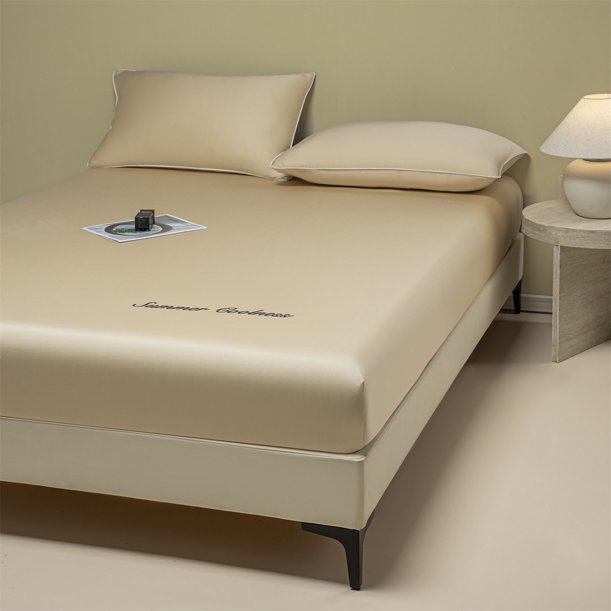 91家纺网 家纺一手货源 找家纺 美澳家纺 2026春夏新款纯色刺绣凉感水洗冰丝真丝床笠三件套 香槟黄