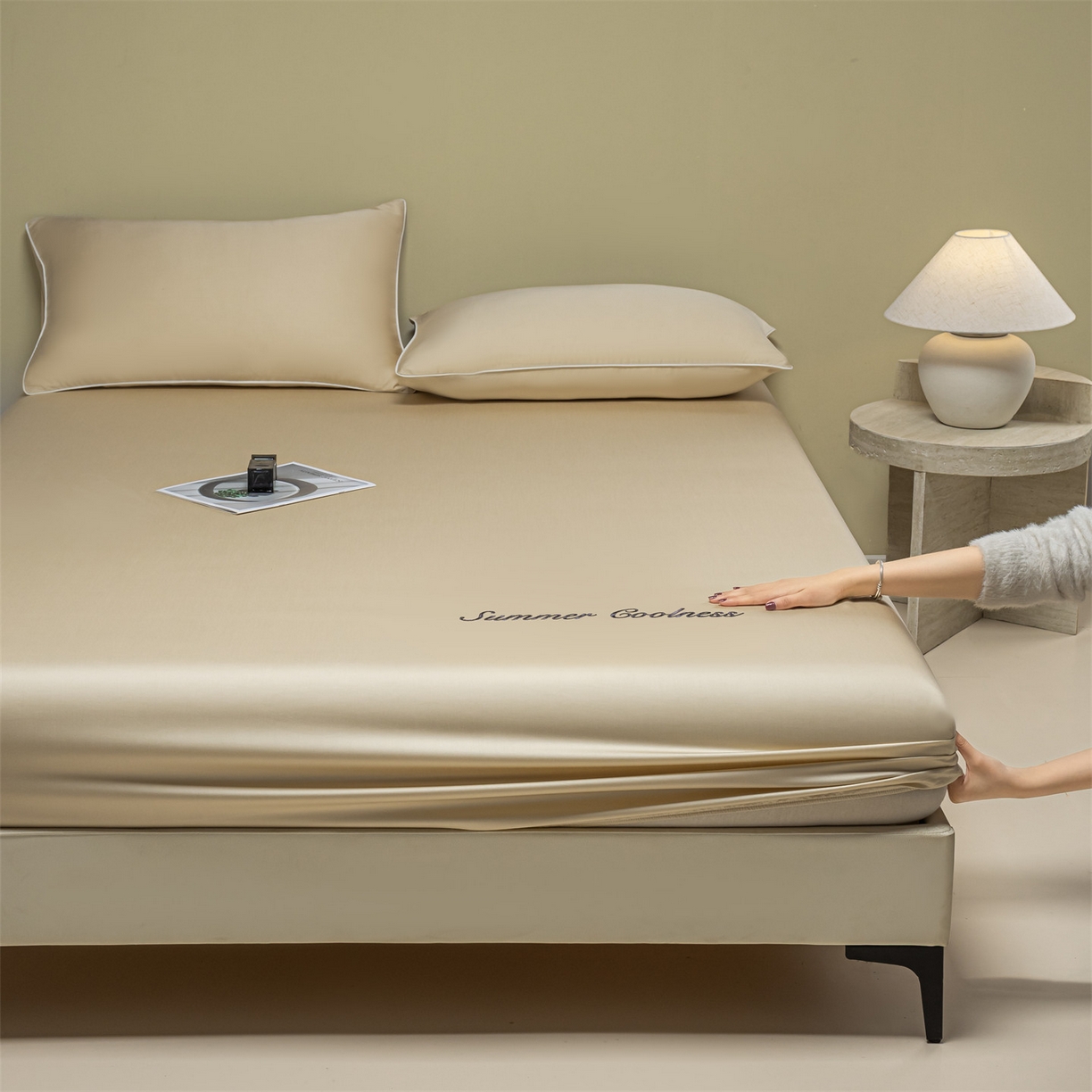 91家纺网 家纺一手货源 找家纺 美澳家纺 2026春夏新款纯色刺绣凉感水洗冰丝真丝床笠三件套 香槟黄