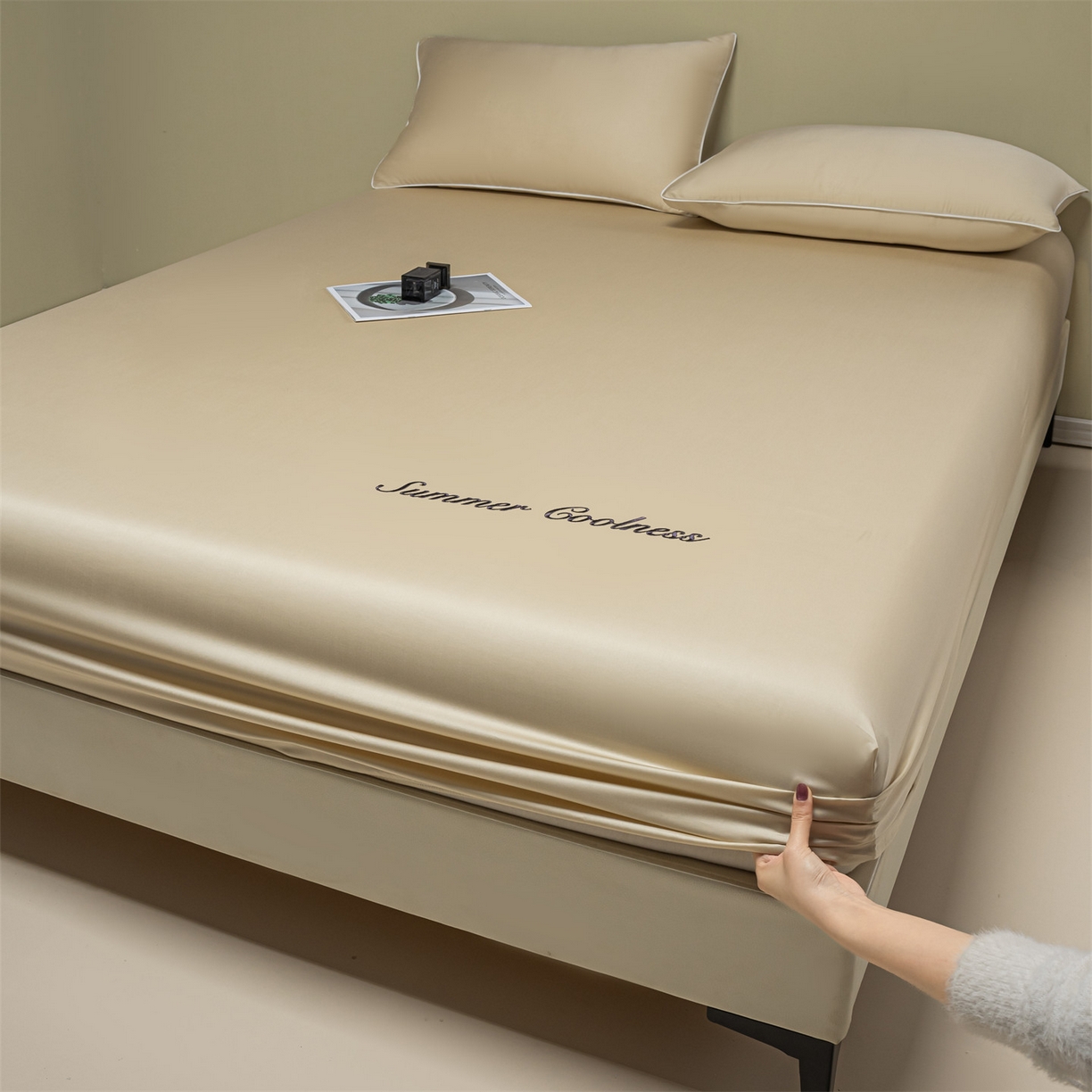 91家纺网 家纺一手货源 找家纺 美澳家纺 2026春夏新款纯色刺绣凉感水洗冰丝真丝床笠三件套 香槟黄