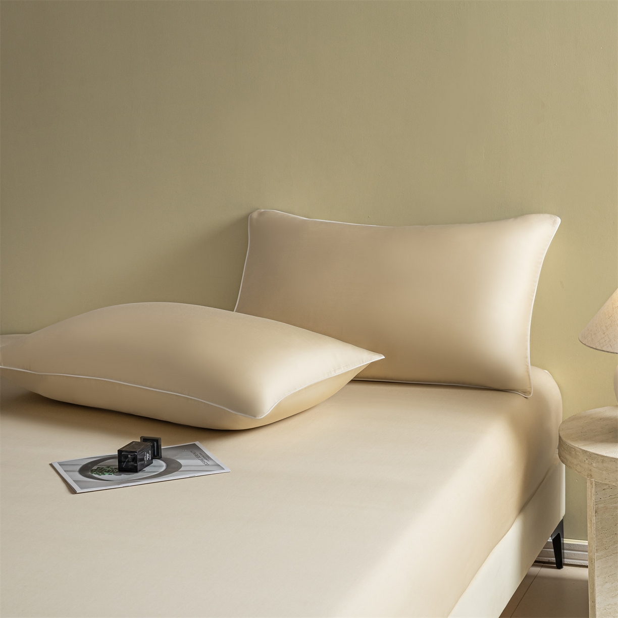 91家纺网 家纺一手货源 找家纺 美澳家纺 2026春夏新款纯色刺绣凉感水洗冰丝真丝床笠三件套 香槟黄