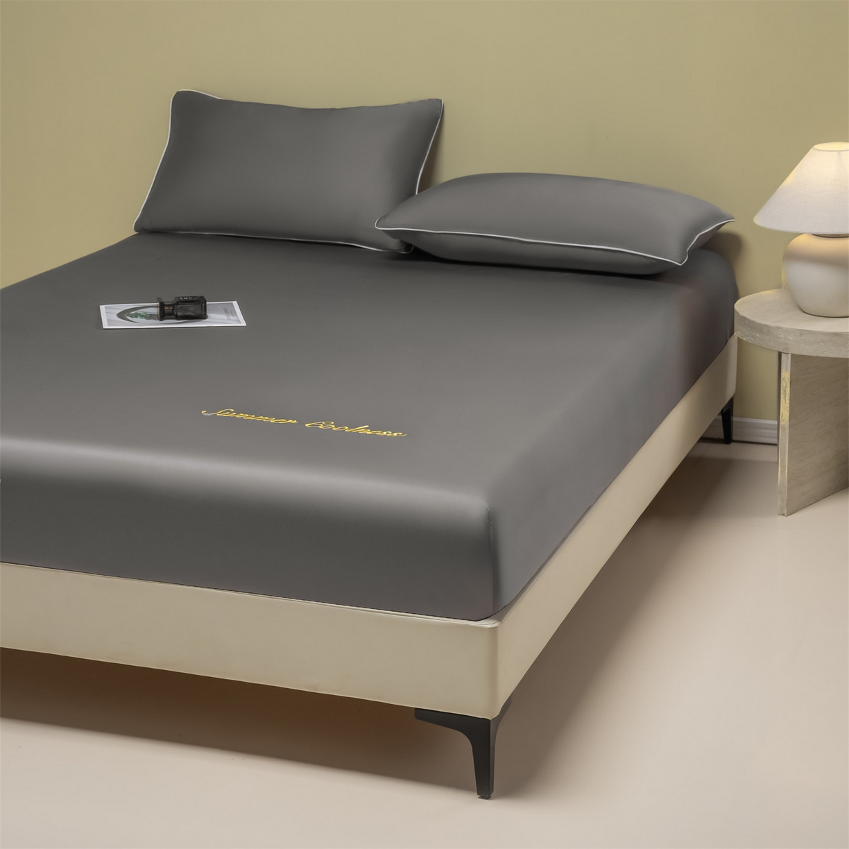 91家纺网 家纺一手货源 找家纺 美澳家纺 2026春夏新款纯色刺绣凉感水洗冰丝真丝床笠三件套 曜石黑