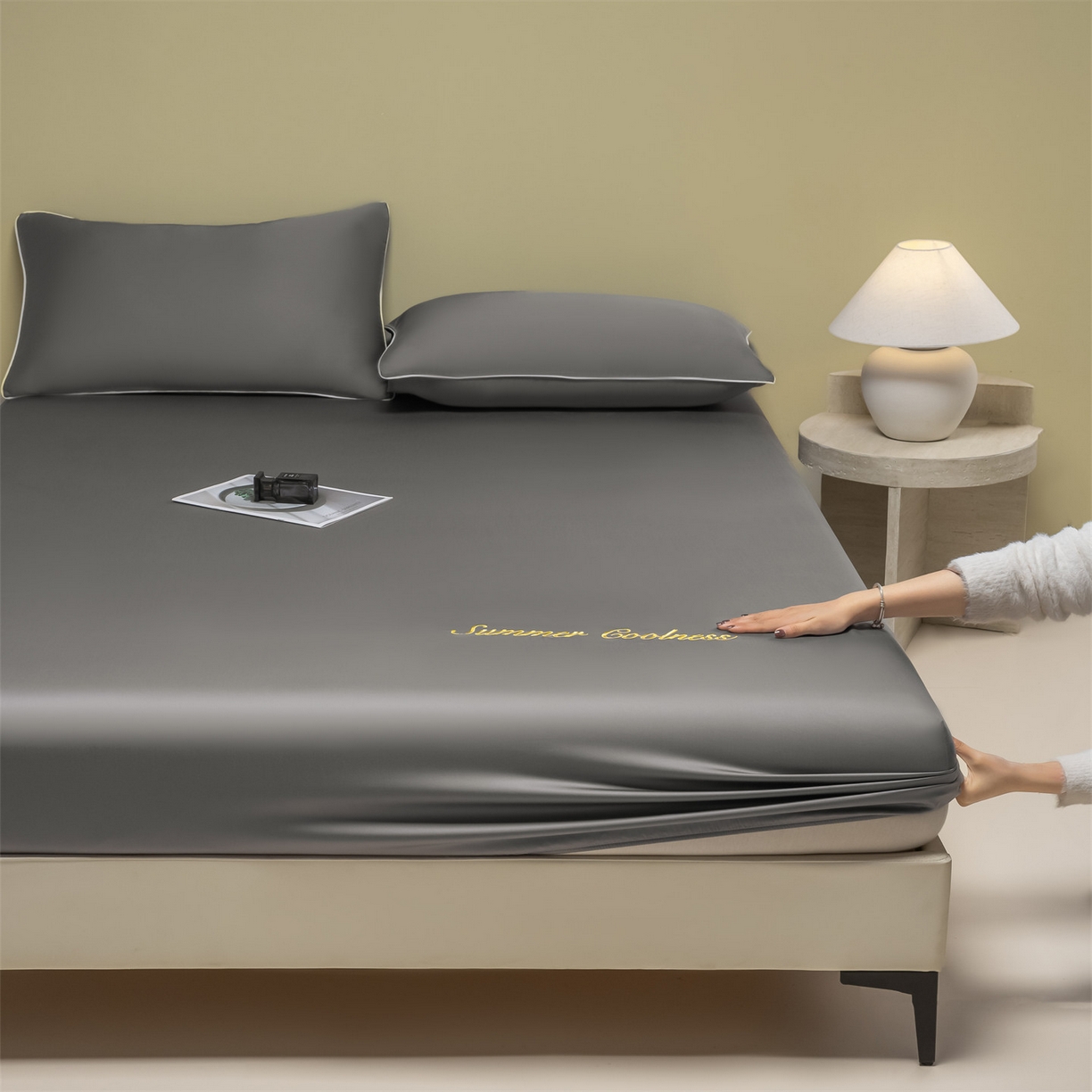 91家纺网 家纺一手货源 找家纺 美澳家纺 2026春夏新款纯色刺绣凉感水洗冰丝真丝床笠三件套 曜石黑