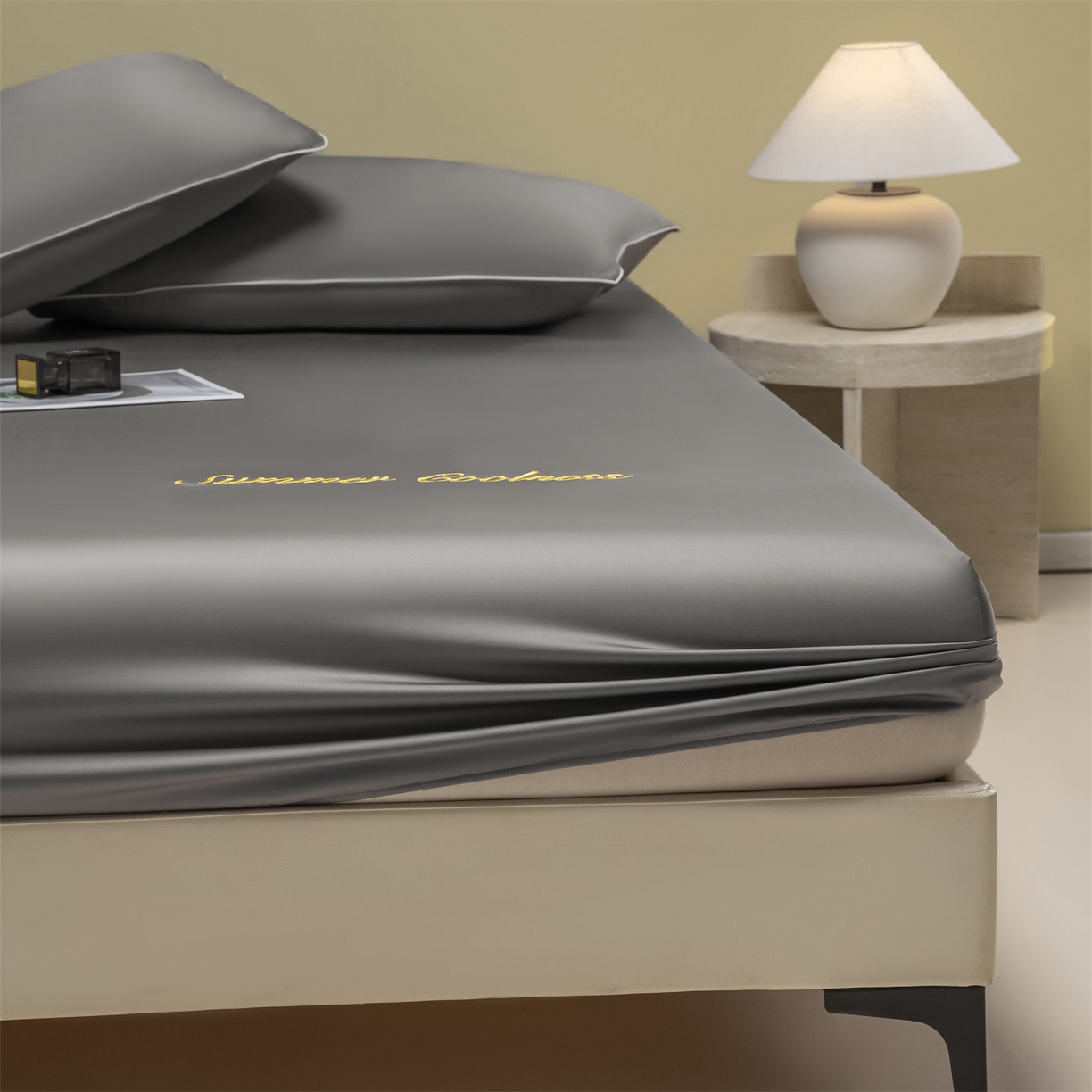 91家纺网 家纺一手货源 找家纺 美澳家纺 2026春夏新款纯色刺绣凉感水洗冰丝真丝床笠三件套 曜石黑