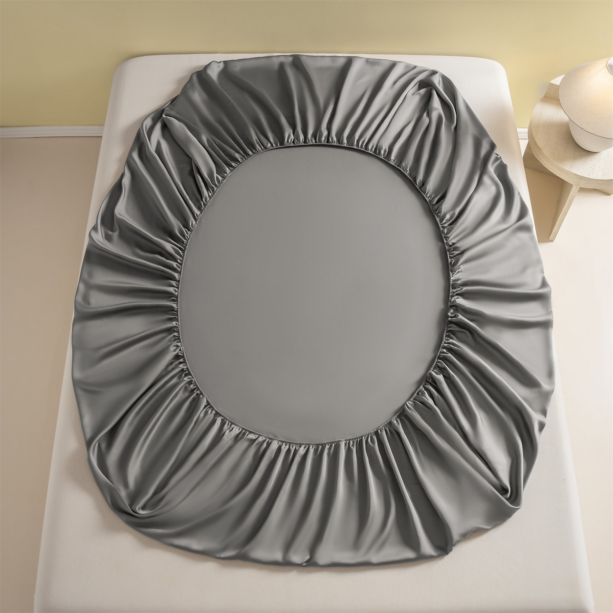 91家纺网 家纺一手货源 找家纺 美澳家纺 2026春夏新款纯色刺绣凉感水洗冰丝真丝床笠三件套 曜石黑