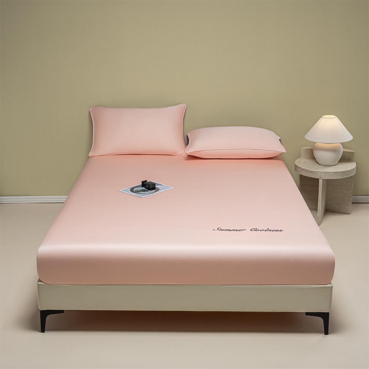 91家纺网 家纺一手货源 找家纺 美澳家纺 2026春夏新款纯色刺绣凉感水洗冰丝真丝床笠三件套 钻石粉