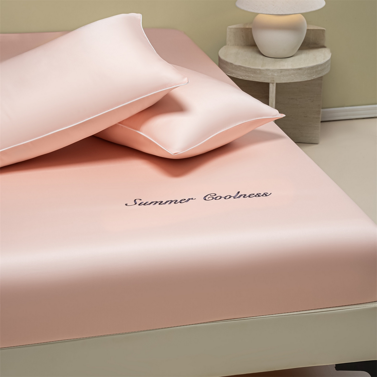 91家纺网 家纺一手货源 找家纺 美澳家纺 2026春夏新款纯色刺绣凉感水洗冰丝真丝床笠三件套 钻石粉