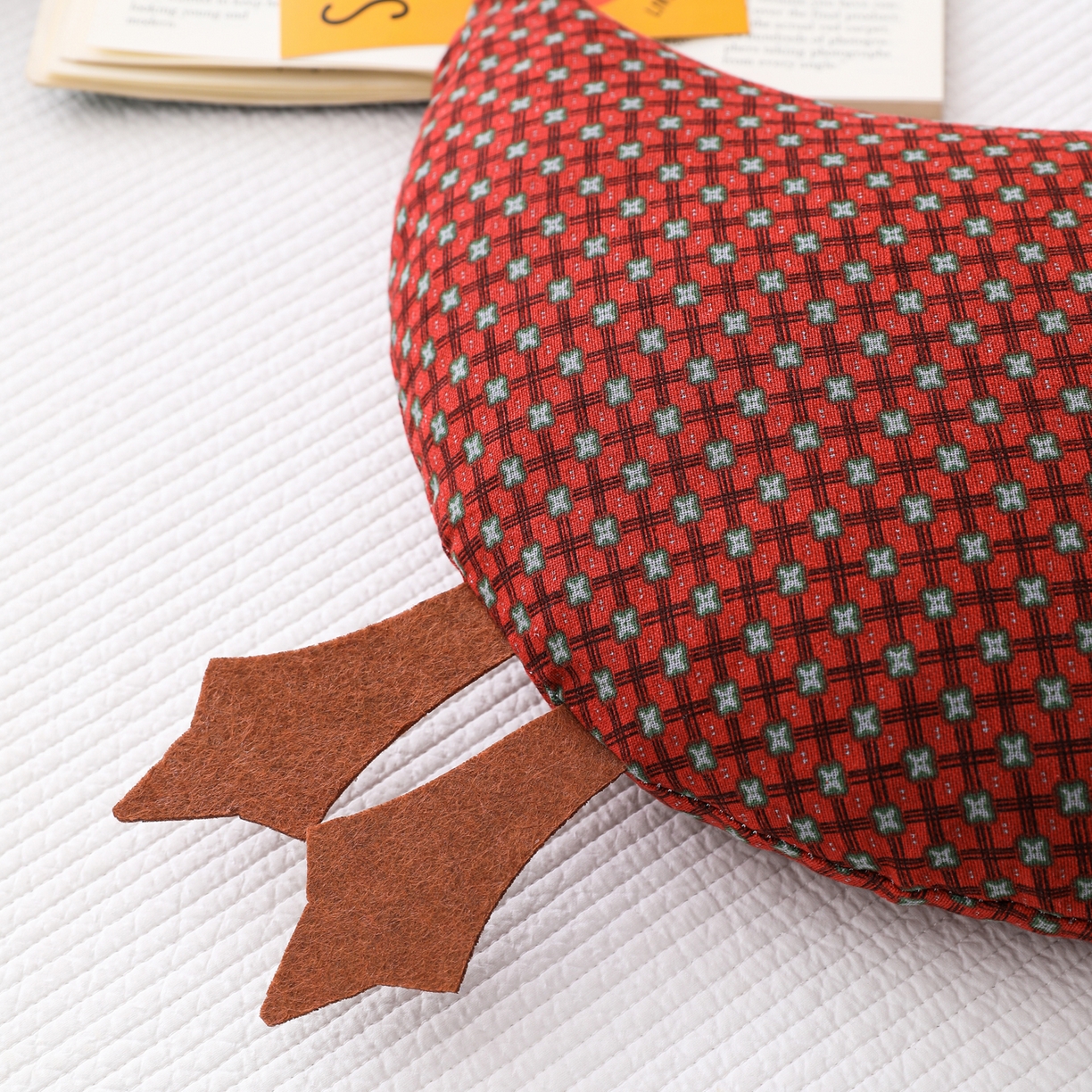 91家纺网 家纺一手货源 找家纺 芯洲 2026新款卡通可爱小鸟造型双层纱荞麦枕枕头枕芯 月眠鸟-红