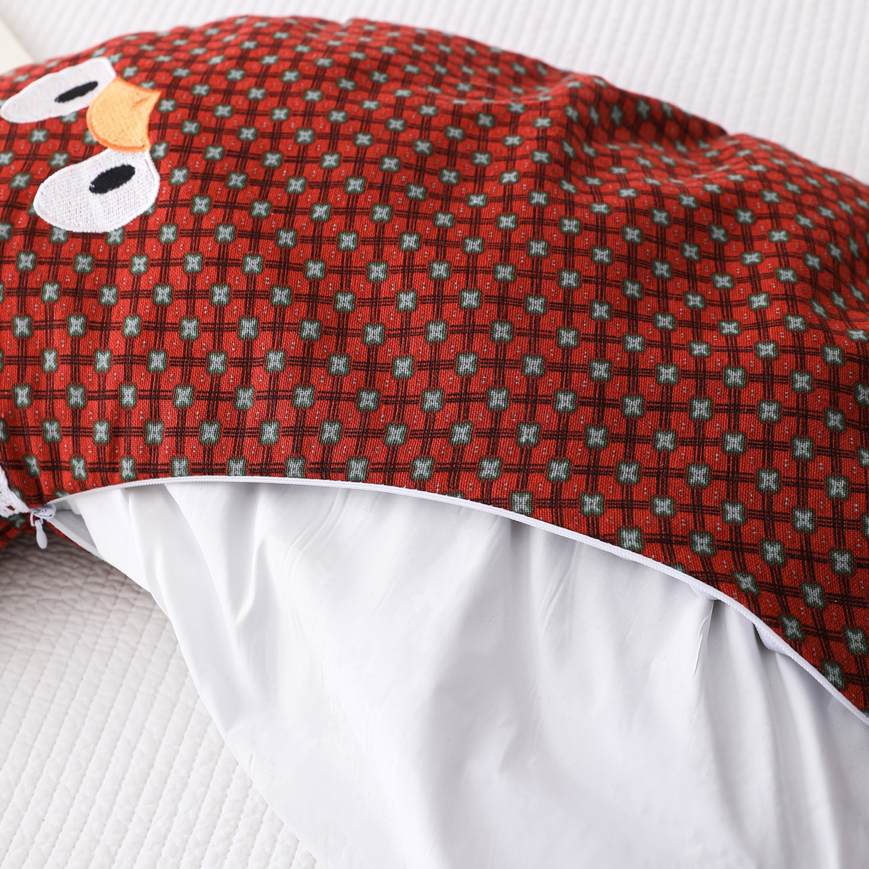 91家纺网 家纺一手货源 找家纺 芯洲 2026新款卡通可爱小鸟造型双层纱荞麦枕枕头枕芯 月眠鸟-红