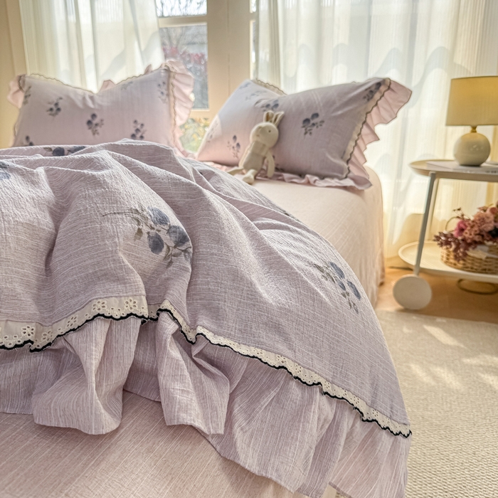 91家纺网 家纺一手货源 找家纺 大麦家纺 2026新款水洗色织棉麻花边四件套 粉雾觅境