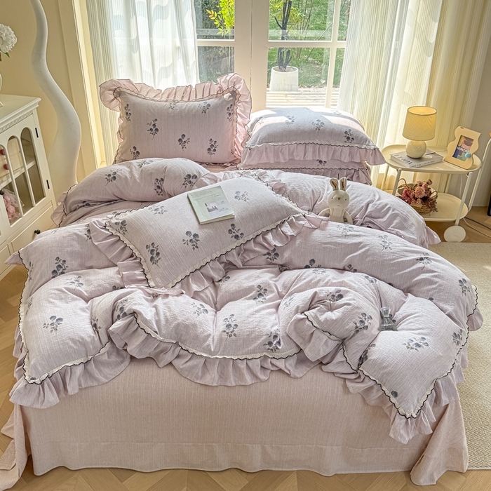 91家纺网 家纺一手货源 找家纺 大麦家纺 2026新款水洗色织棉麻花边四件套 粉雾觅境