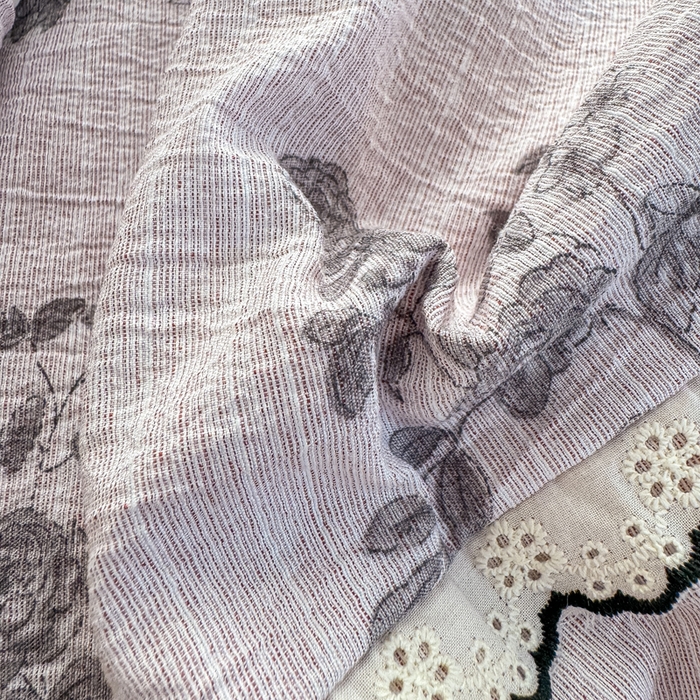 91家纺网 家纺一手货源 找家纺 大麦家纺 2026新款水洗色织棉麻花边四件套 粉雾觅境