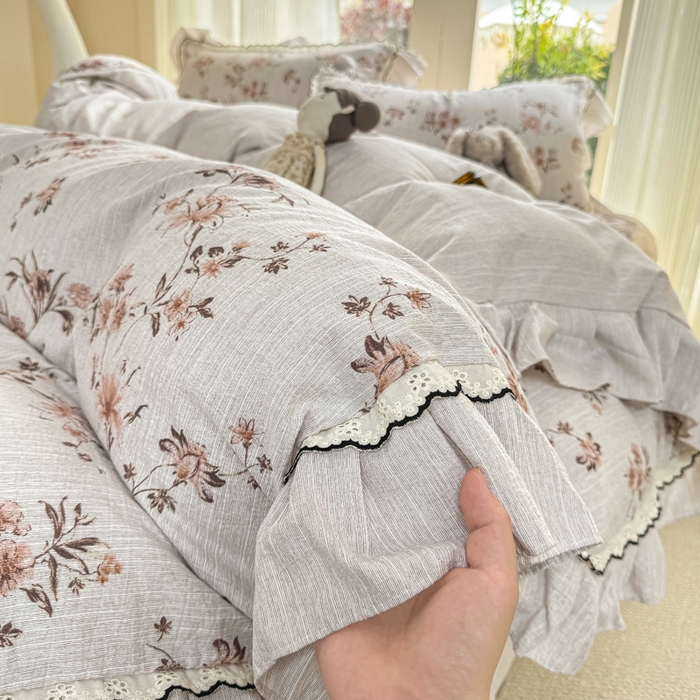 91家纺网 家纺一手货源 找家纺 大麦家纺 2026新款水洗色织棉麻花边四件套 复古铃兰