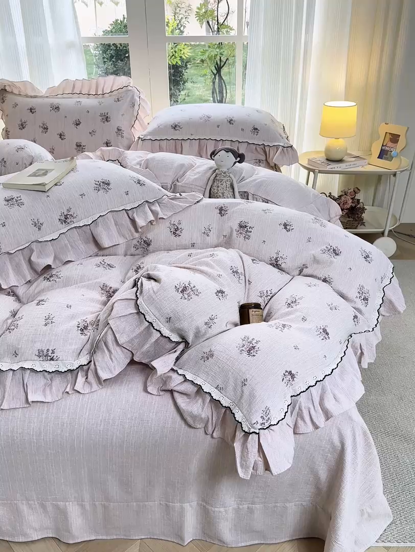 91家纺网 家纺一手货源 找家纺 大麦家纺 2026新款水洗色织棉麻花边四件套 梦初华