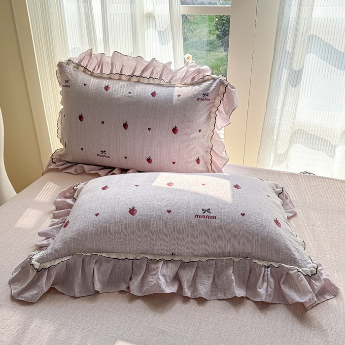 91家纺网 家纺一手货源 找家纺 大麦家纺 2026新款水洗色织棉麻花边四件套 软糖草莓